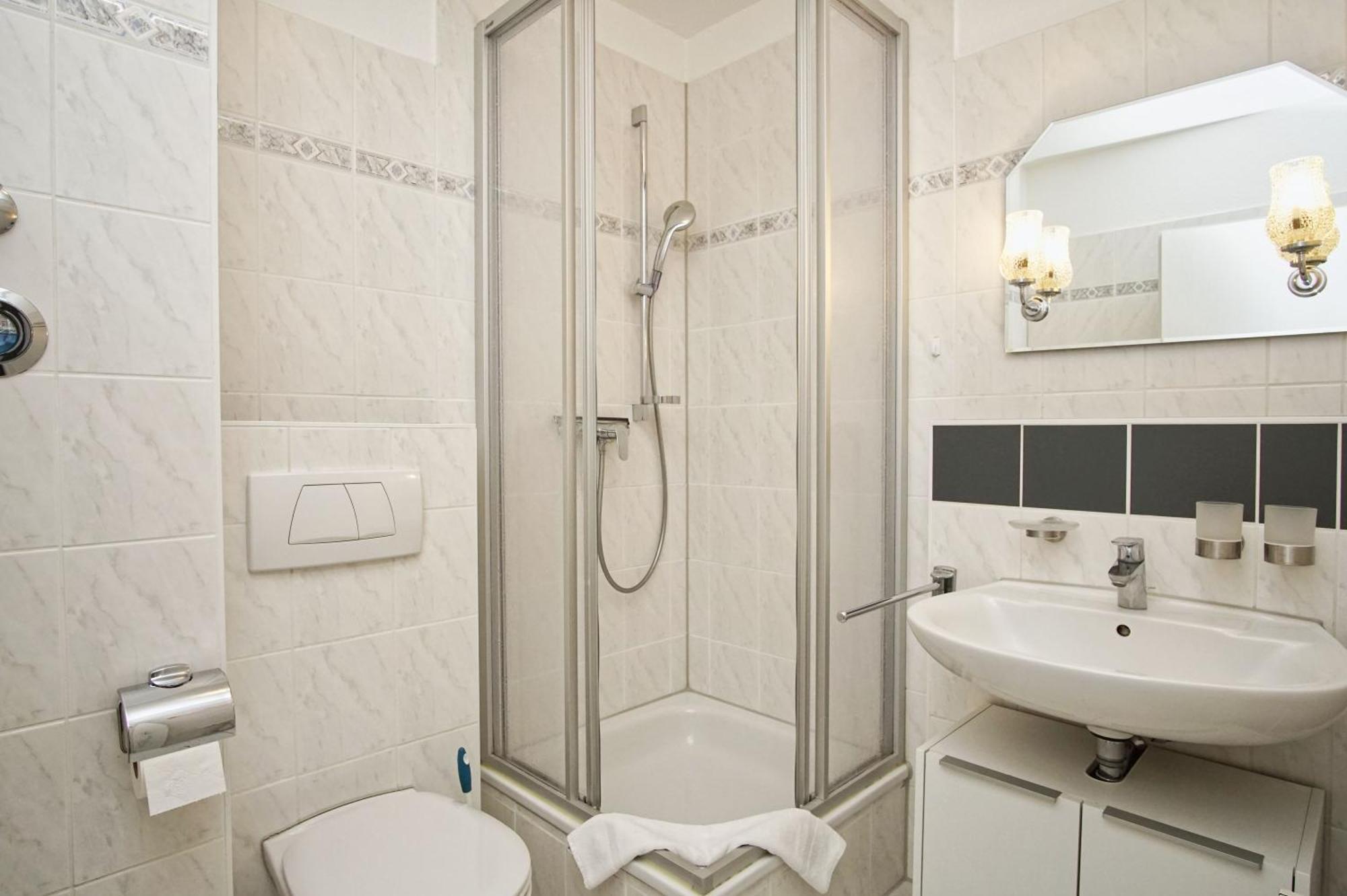 Zentrale Fewo Mit Balkon, Gratis Nutzung Vom Ahoi Erlebnisbad Und Sauna In Sellin - Villa Buskam Fewo 27 Goehren  Εξωτερικό φωτογραφία